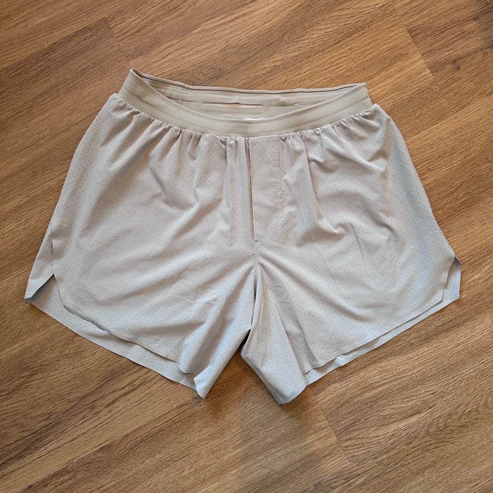 lululemon Men’s Light Sand Athletic Running Shorts size S